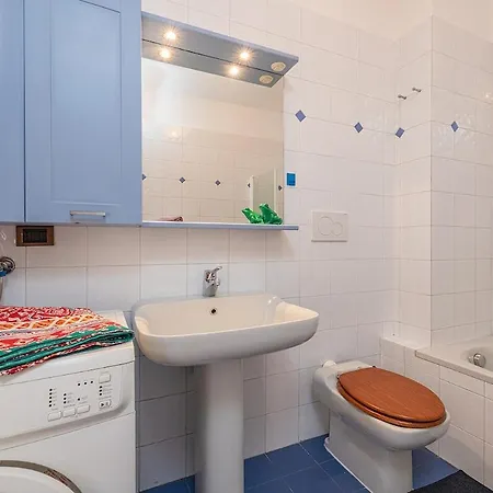 The Rainbow House With Terrace! Apartment *