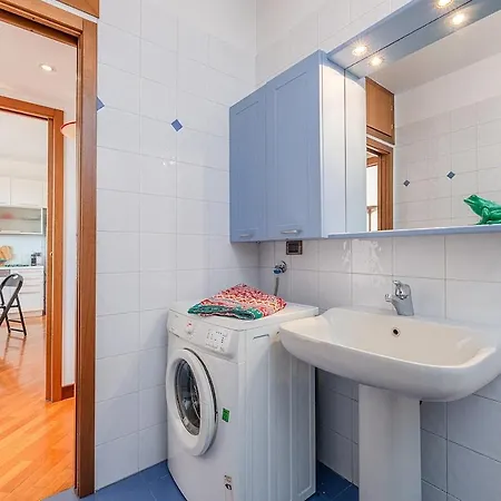The Rainbow House With Terrace! Apartment *