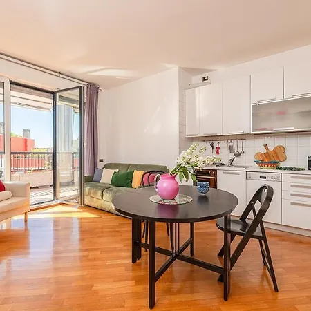 Apartment The Rainbow House With Terrace! Milan