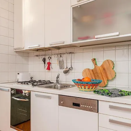The Rainbow House With Terrace! Apartment