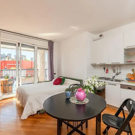 The Rainbow House With Terrace! Apartment Milan