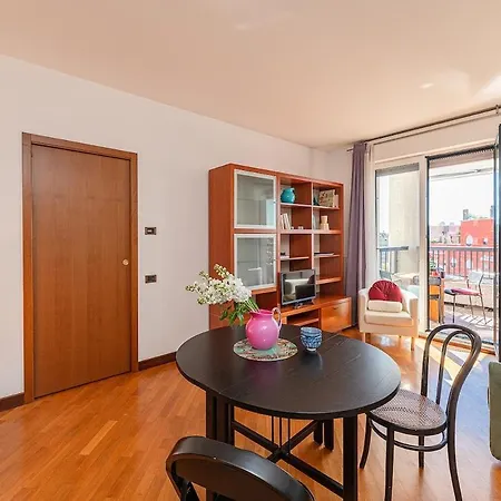 The Rainbow House With Terrace! Apartment