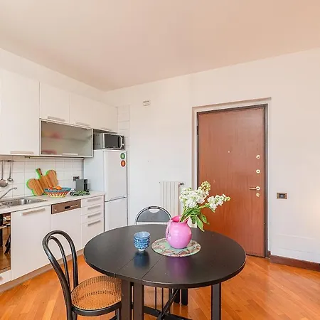 Apartment The Rainbow House With Terrace! Milan